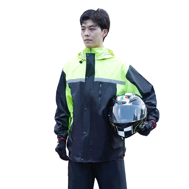 بدلة واقية من المطر للدراجات ا - مراجعة Motorcycle Rain Suit 2 Piece وسعره